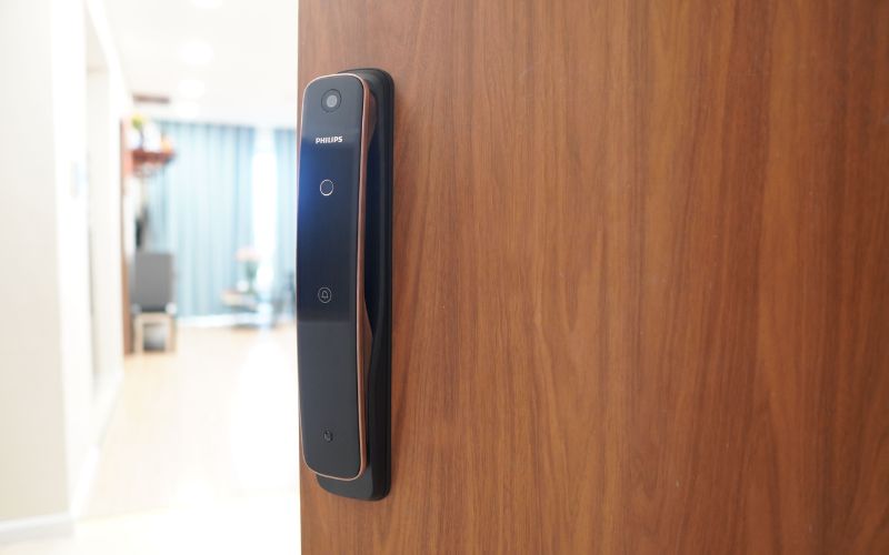 Khoá nhận diện khuôn mặt Philips DDL702